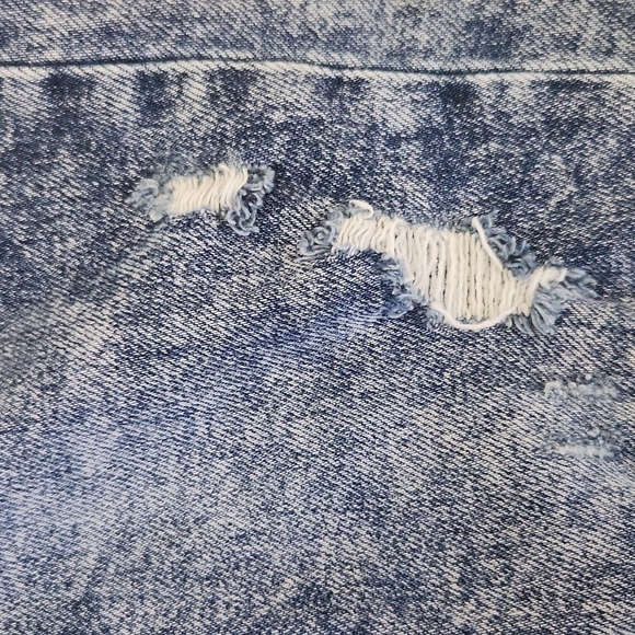Kancan | EUC High Rise Mom Fit Acid Wash Distressed Jeans Size 5 / 26 - Picture 9 of 10
